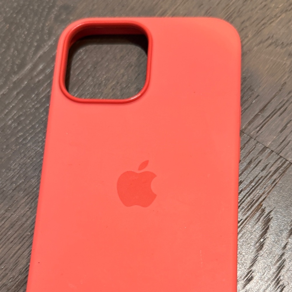 apple iPhone 13 Pro Max 
Apple iPhone Silicone Case (Coral/Pink)
